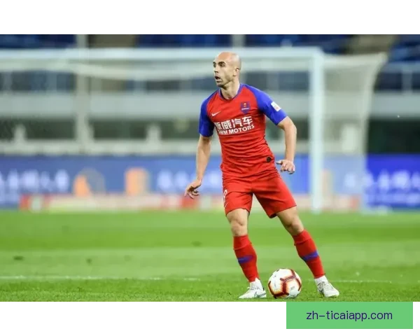 最新赛季足球转会动态解析球员身价变动与豪门引援趋势 最新赛季足球转会动态解析球员身价变动与豪门引援趋势